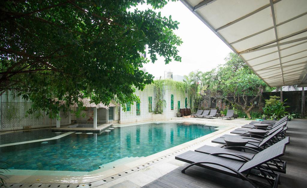 Kuta One Party Hotel Exteriör bild
