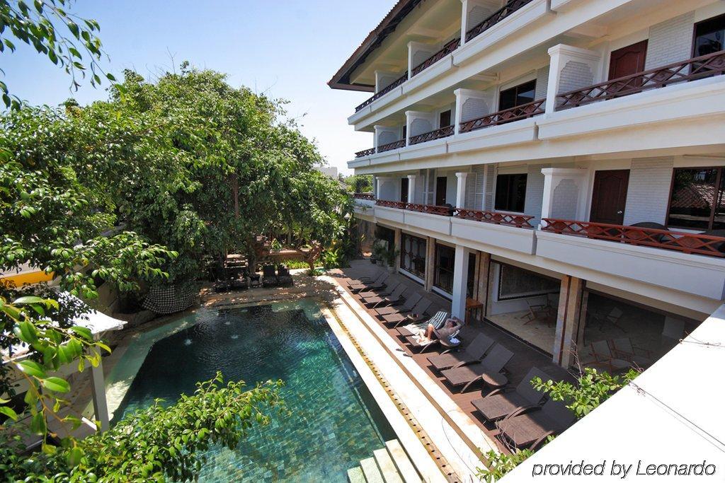 Kuta One Party Hotel Exteriör bild