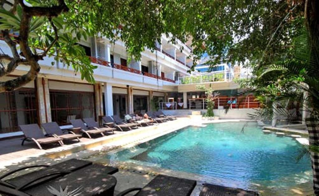 Kuta One Party Hotel Exteriör bild