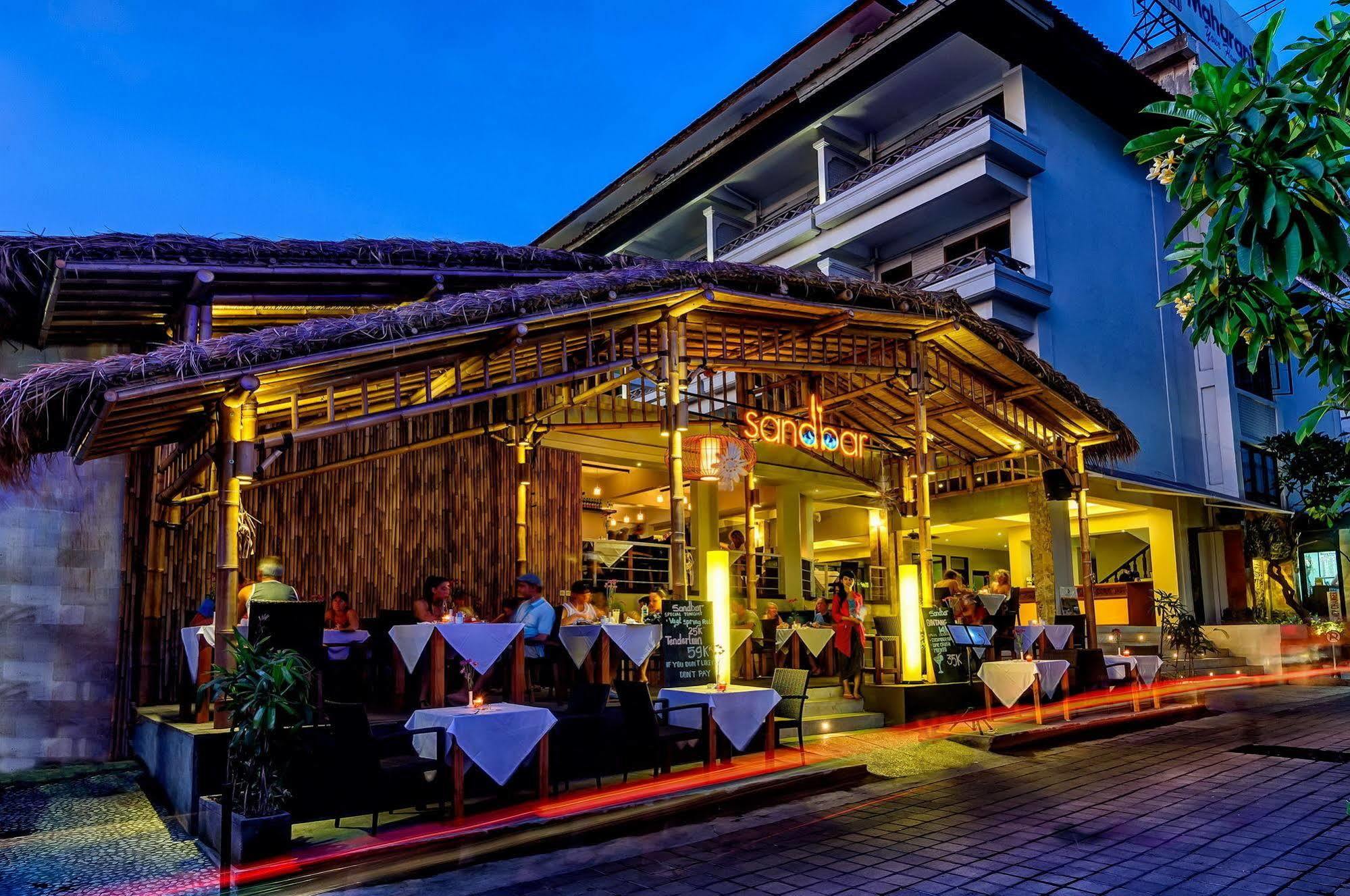 Kuta One Party Hotel Exteriör bild
