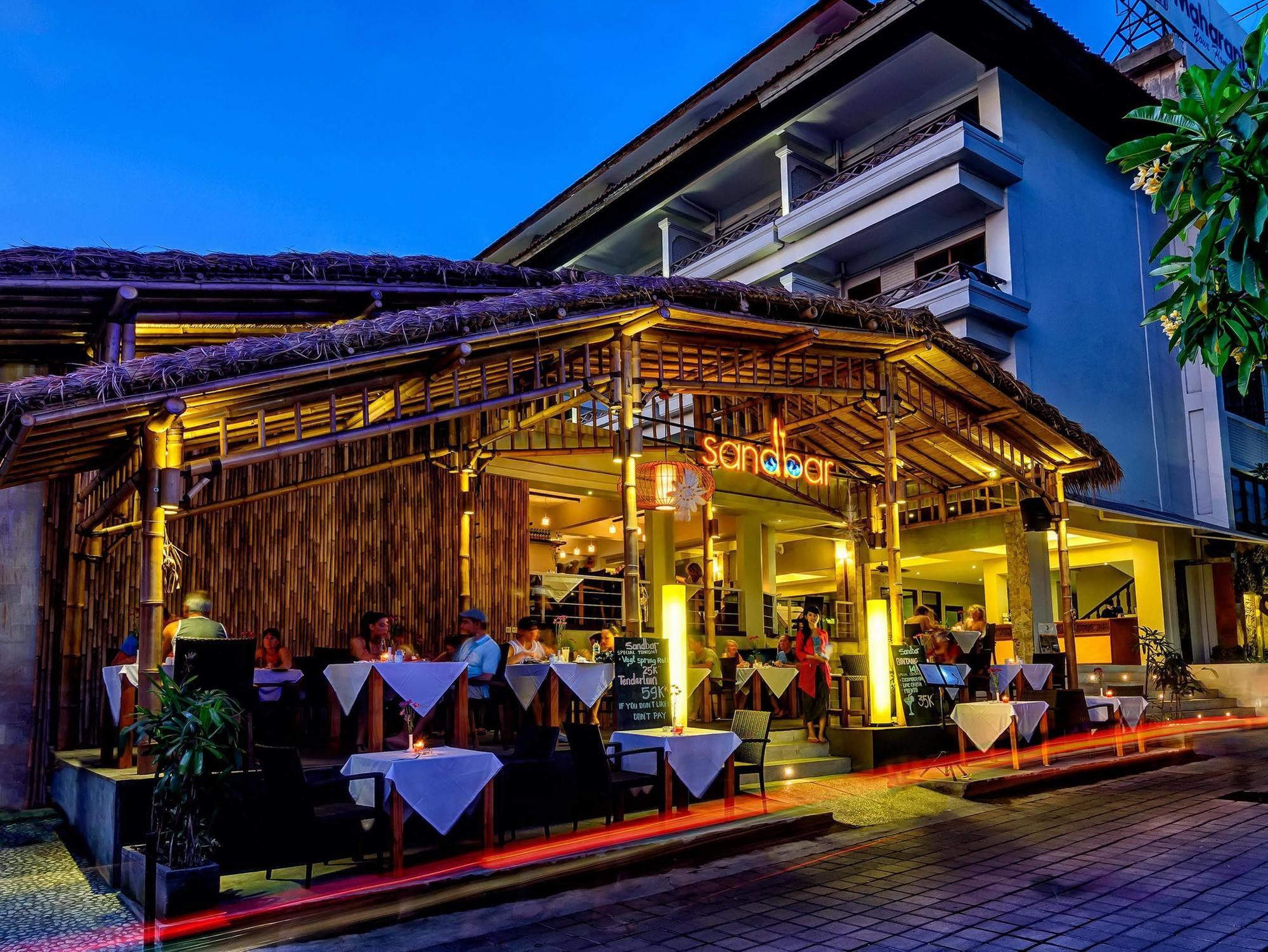 Kuta One Party Hotel Exteriör bild