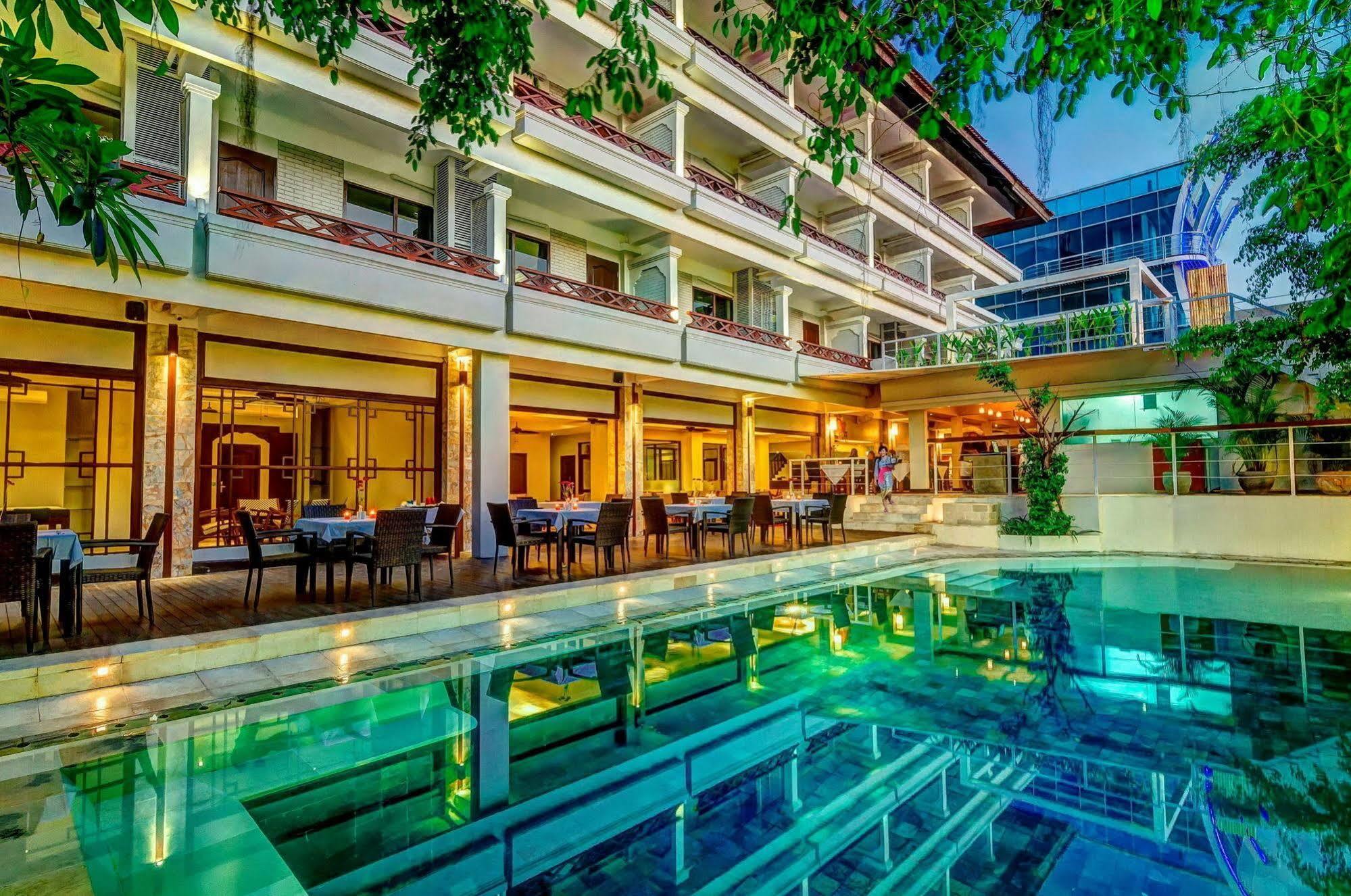 Kuta One Party Hotel Exteriör bild