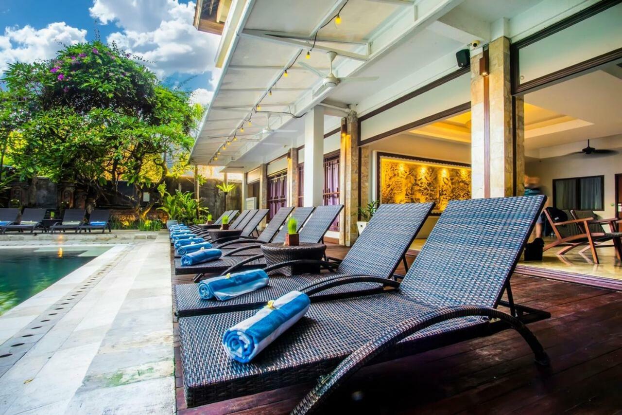 Kuta One Party Hotel Exteriör bild